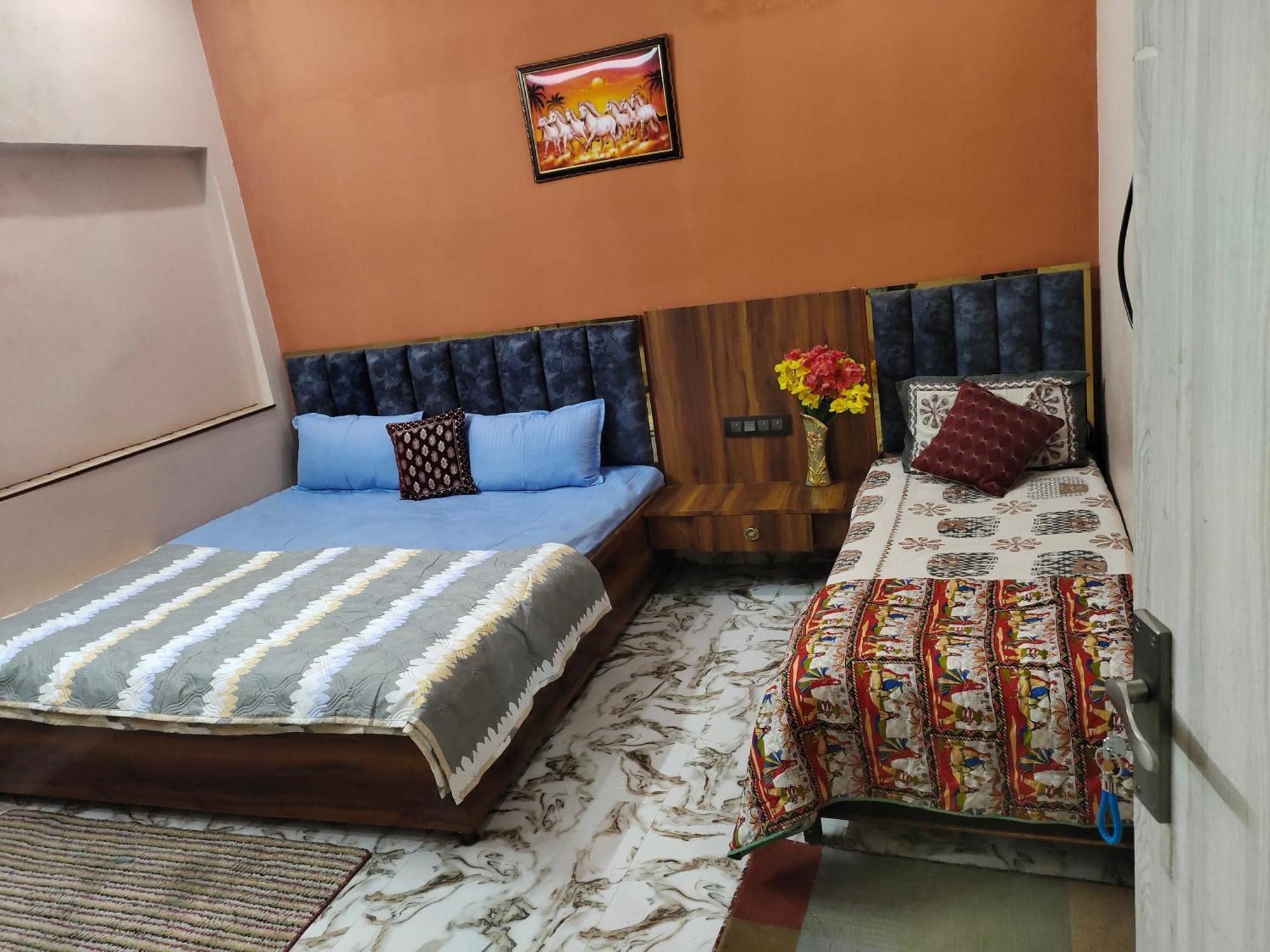 Banarasiya Homestay Close To Banaras Railway Station Varanasi Exterior photo