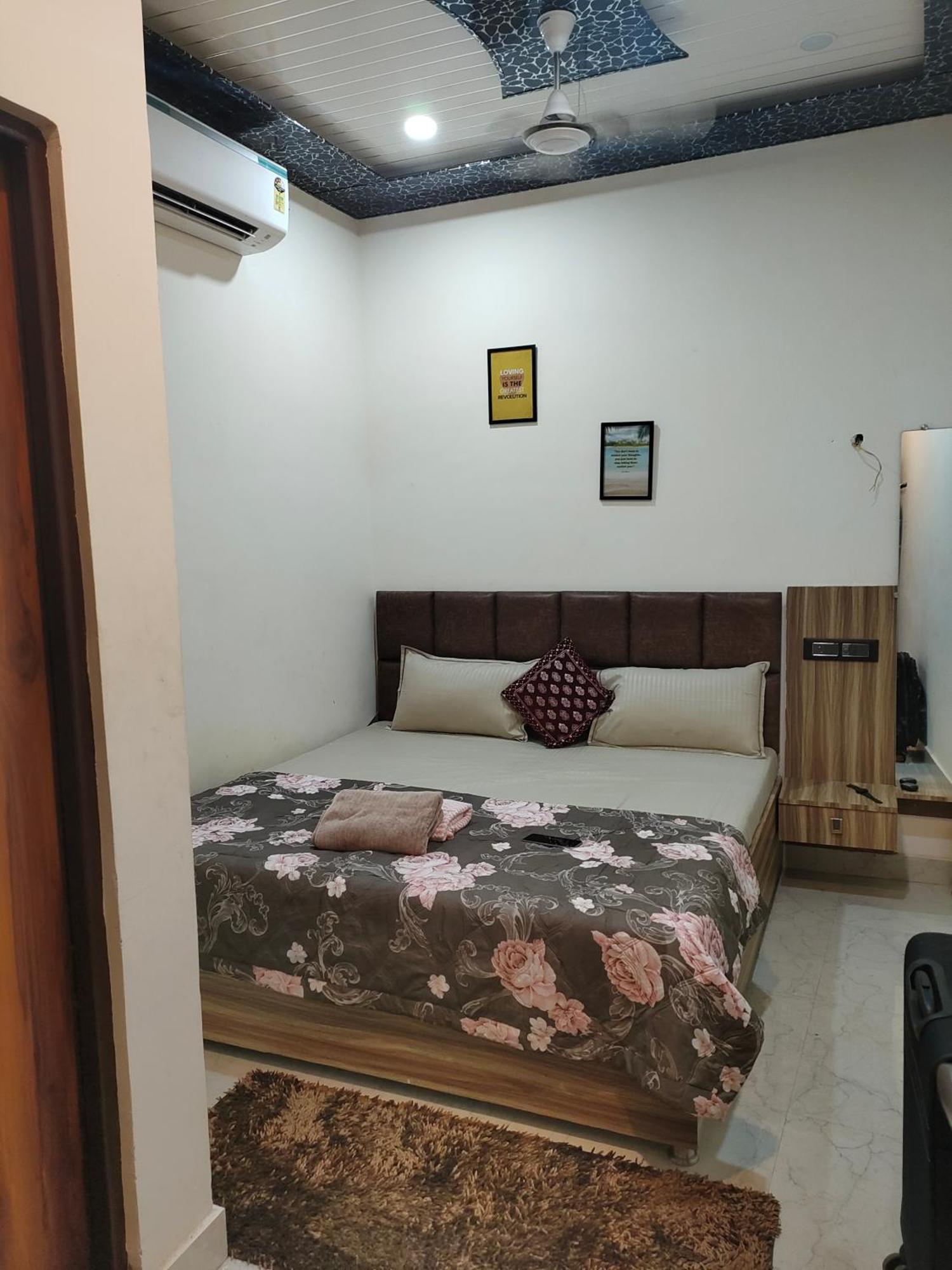 Banarasiya Homestay Close To Banaras Railway Station Varanasi Exterior photo