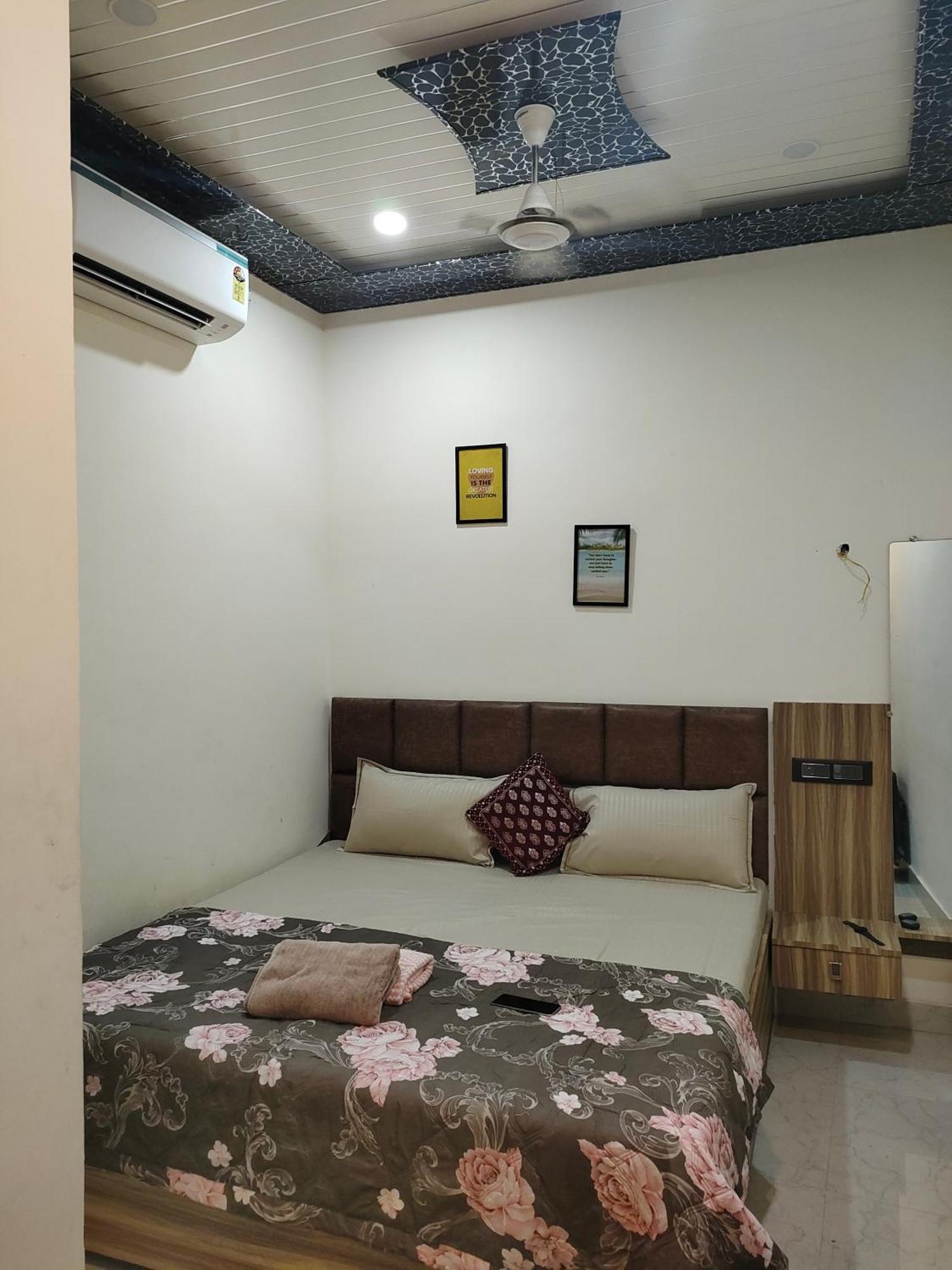 Banarasiya Homestay Close To Banaras Railway Station Varanasi Exterior photo