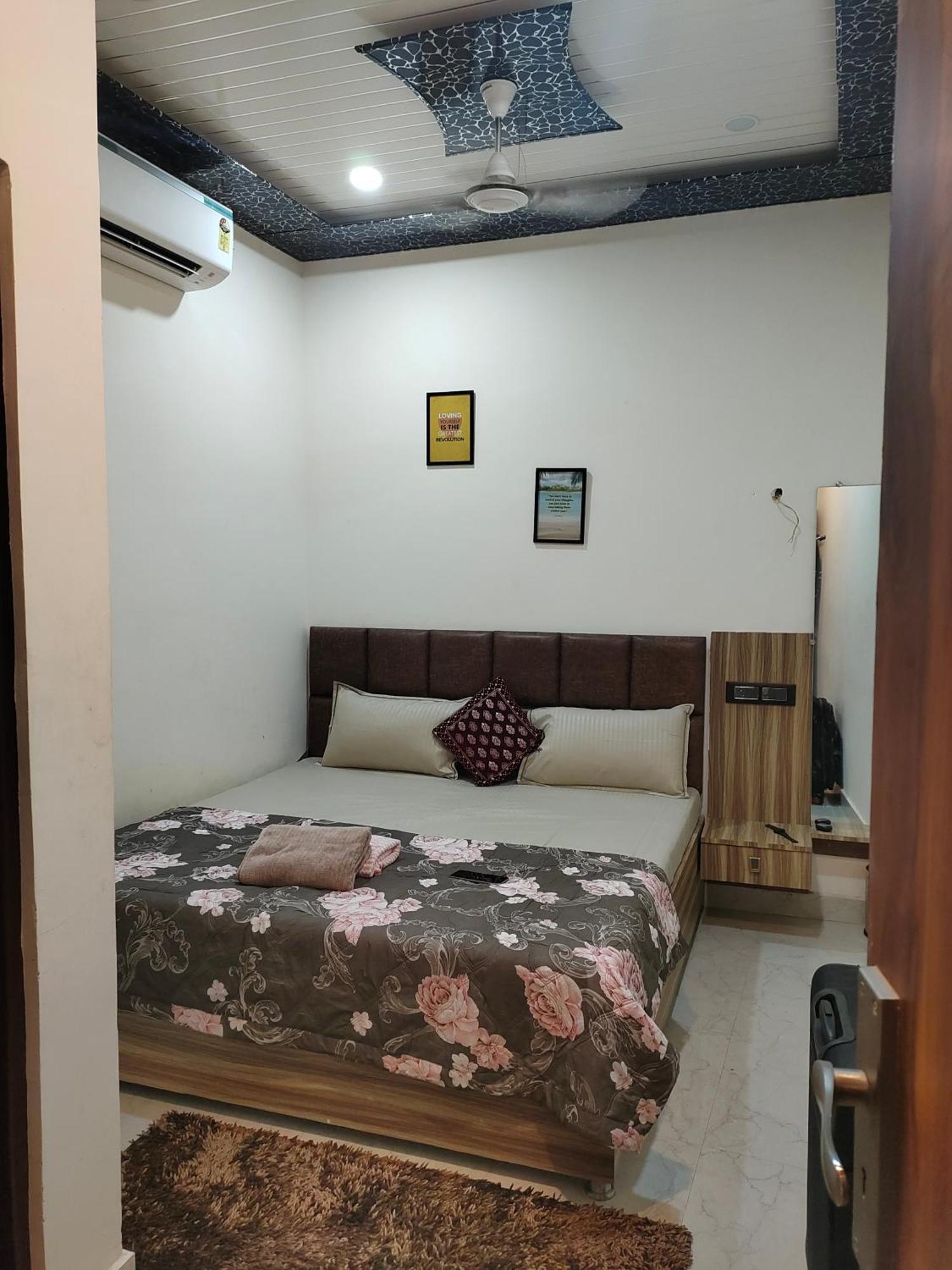 Banarasiya Homestay Close To Banaras Railway Station Varanasi Exterior photo