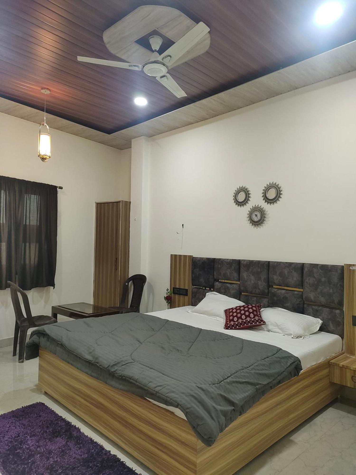 Banarasiya Homestay Close To Banaras Railway Station Varanasi Exterior photo