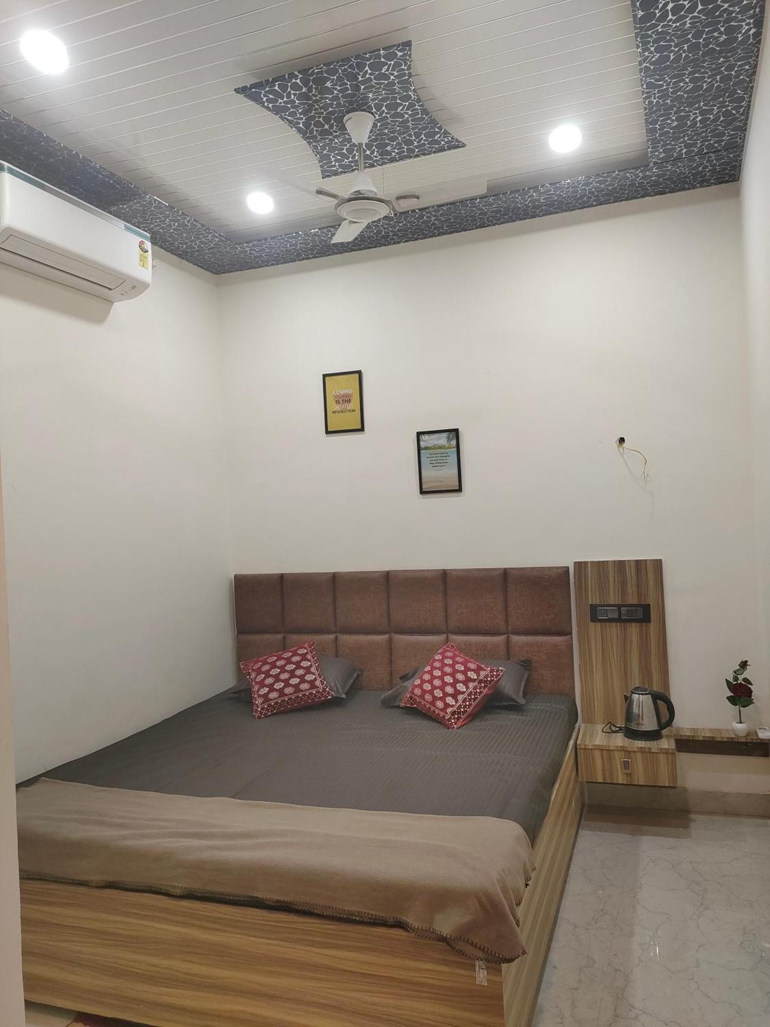 Banarasiya Homestay Close To Banaras Railway Station Varanasi Exterior photo