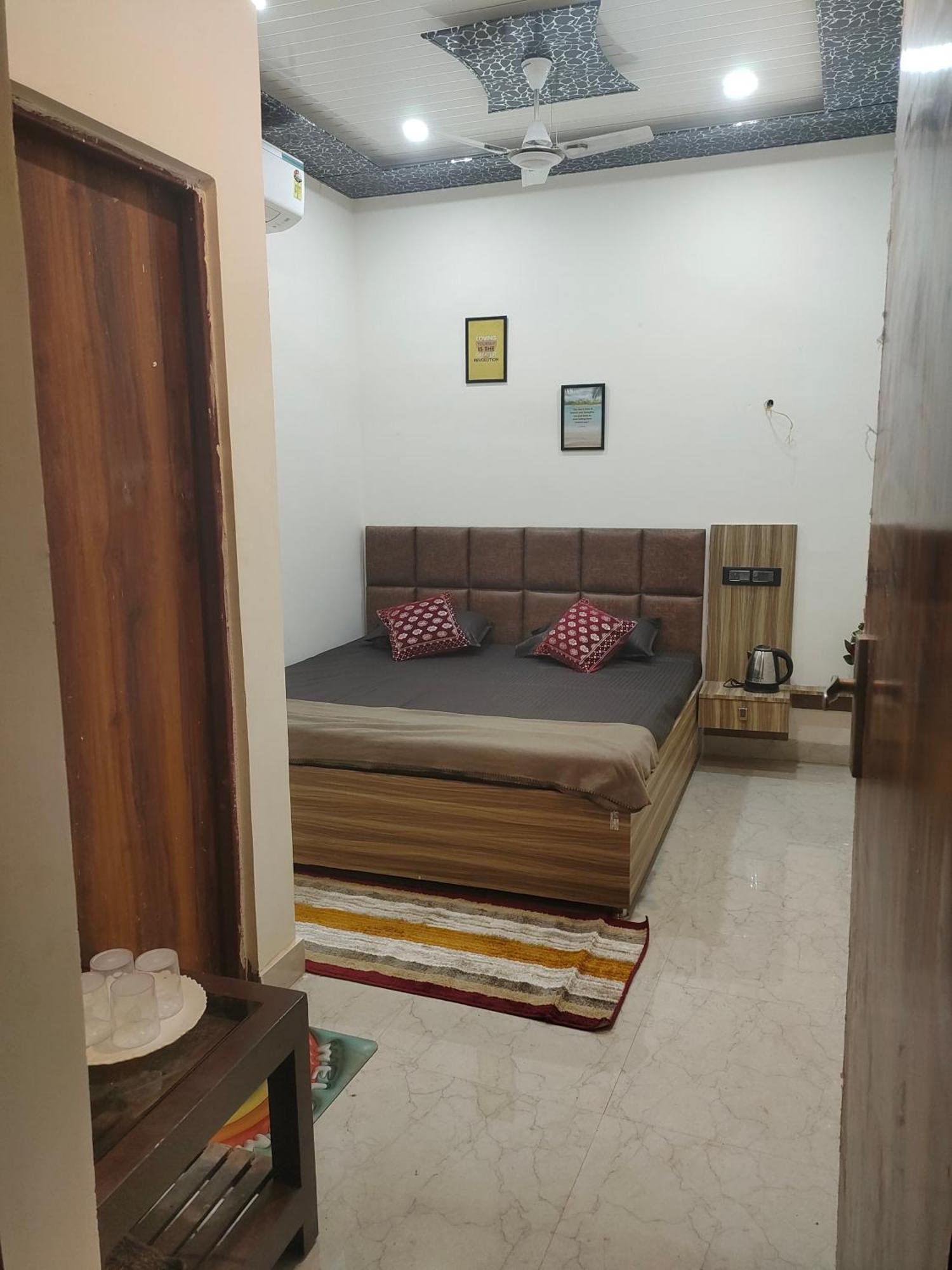 Banarasiya Homestay Close To Banaras Railway Station Varanasi Exterior photo