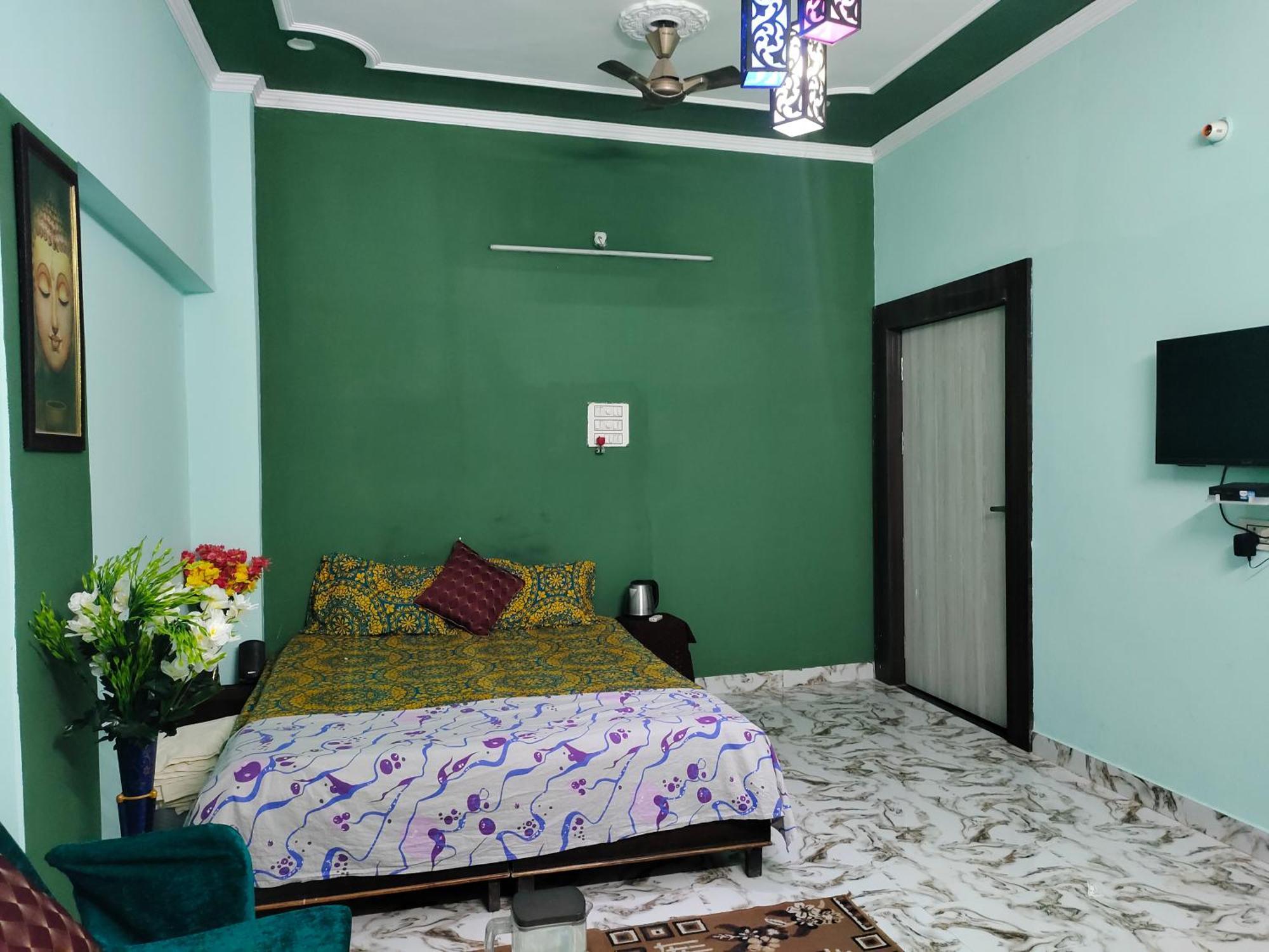 Banarasiya Homestay Close To Banaras Railway Station Varanasi Exterior photo