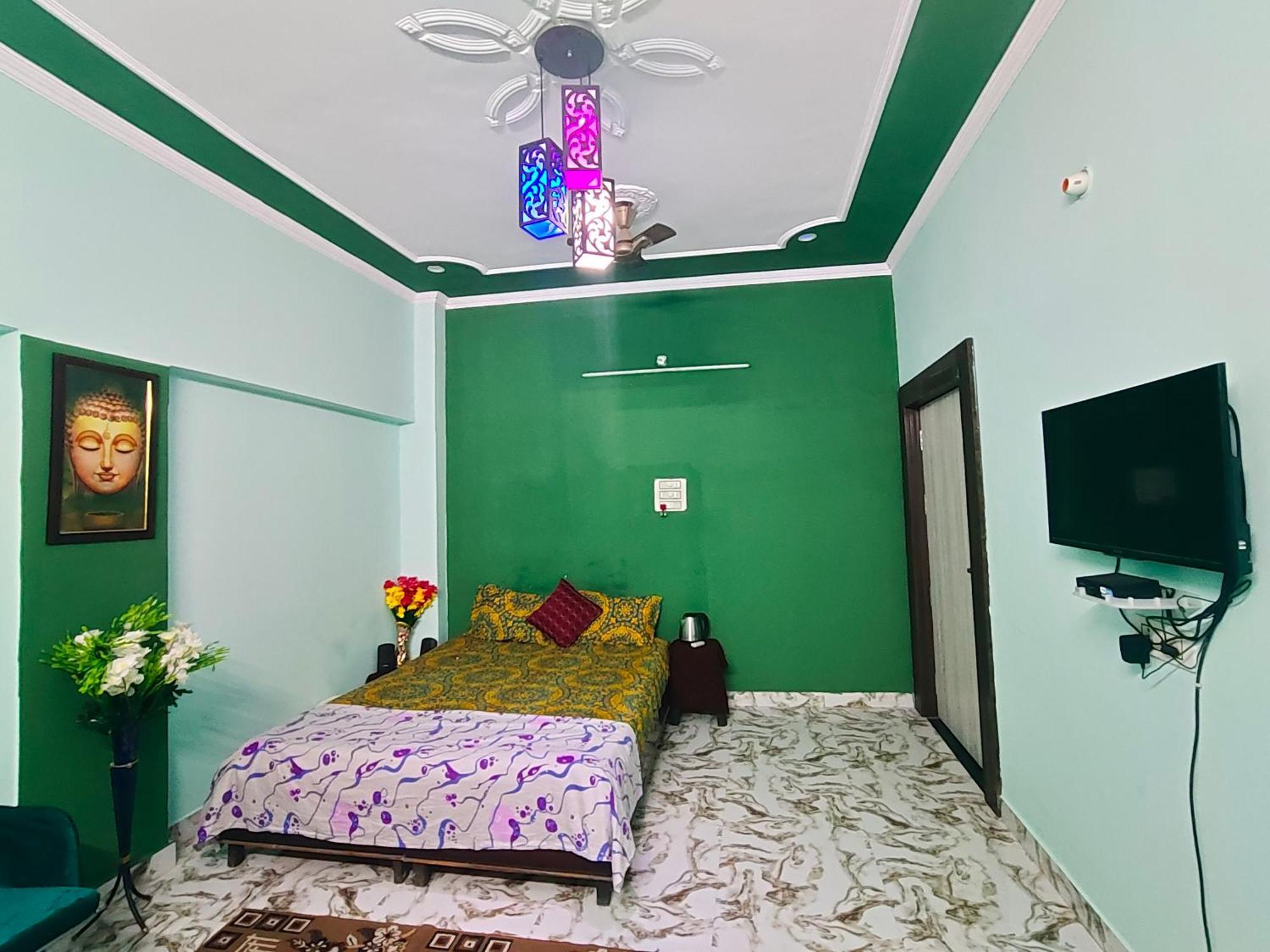 Banarasiya Homestay Close To Banaras Railway Station Varanasi Exterior photo