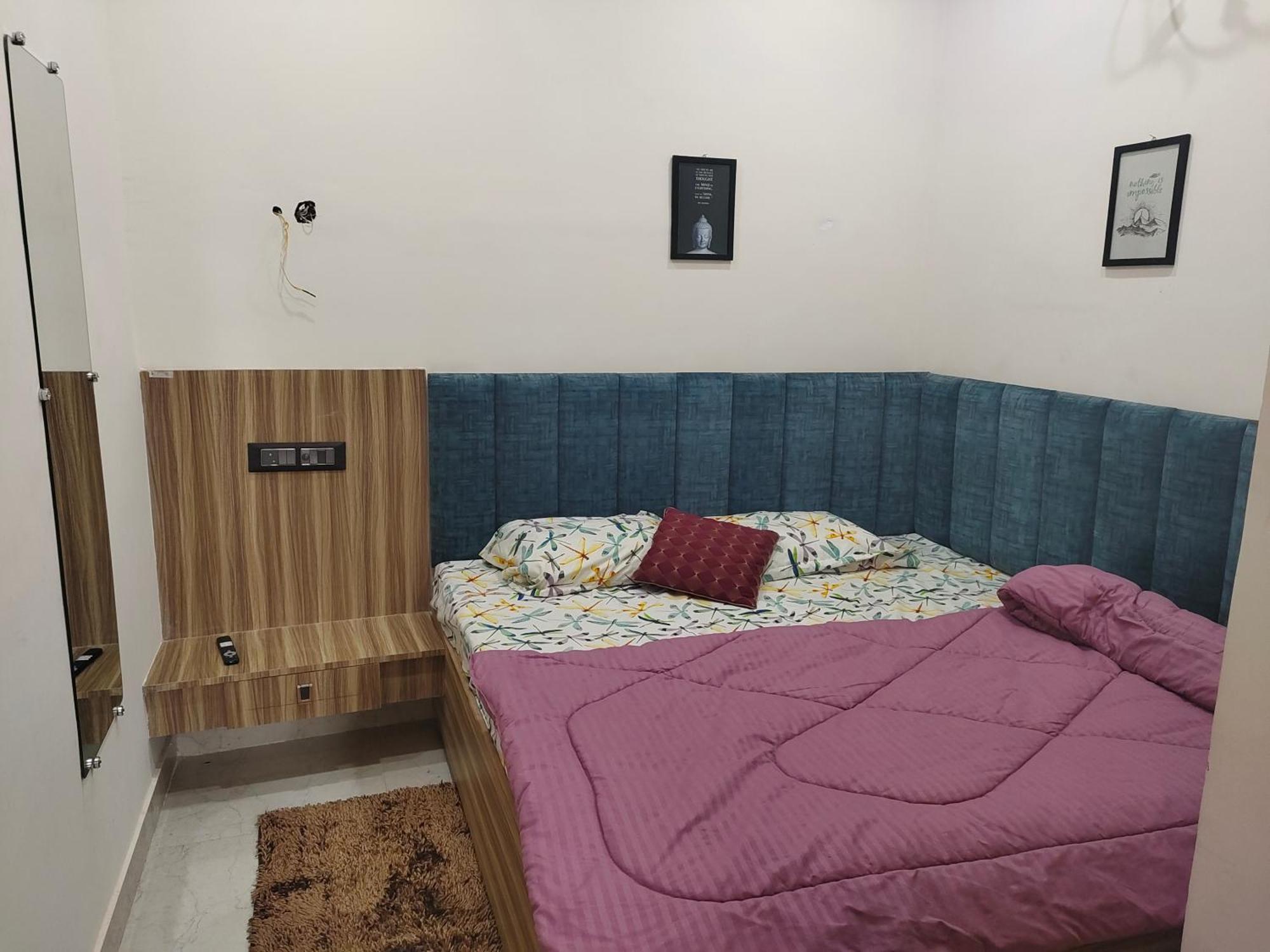 Banarasiya Homestay Close To Banaras Railway Station Varanasi Room photo