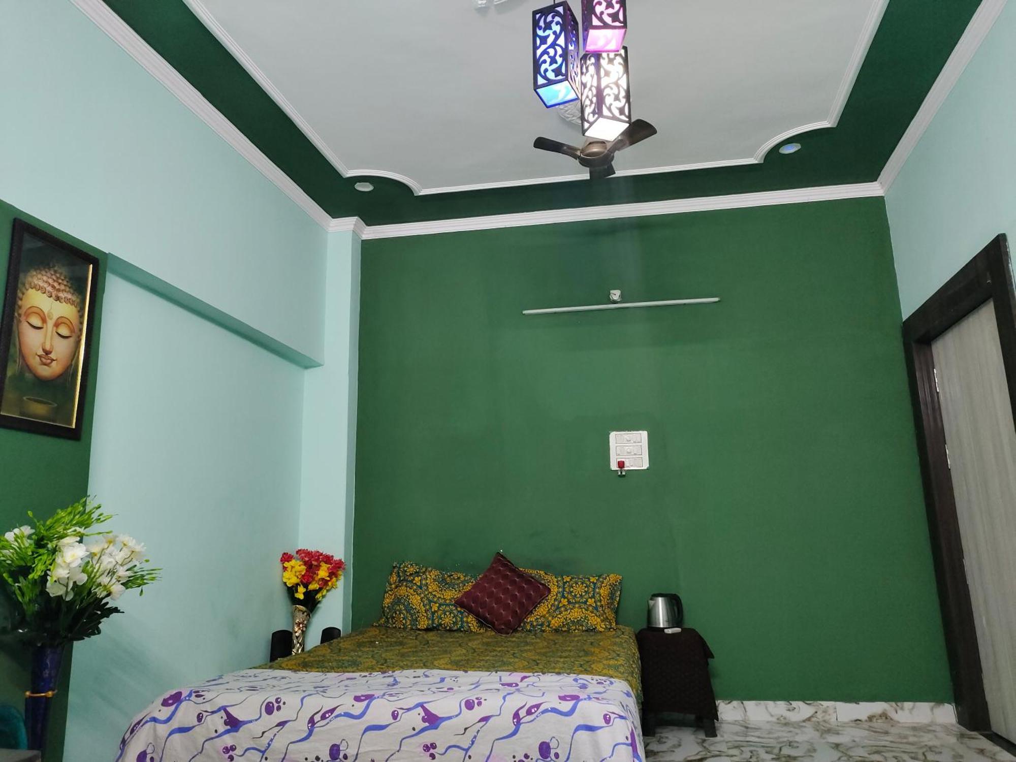 Banarasiya Homestay Close To Banaras Railway Station Varanasi Room photo