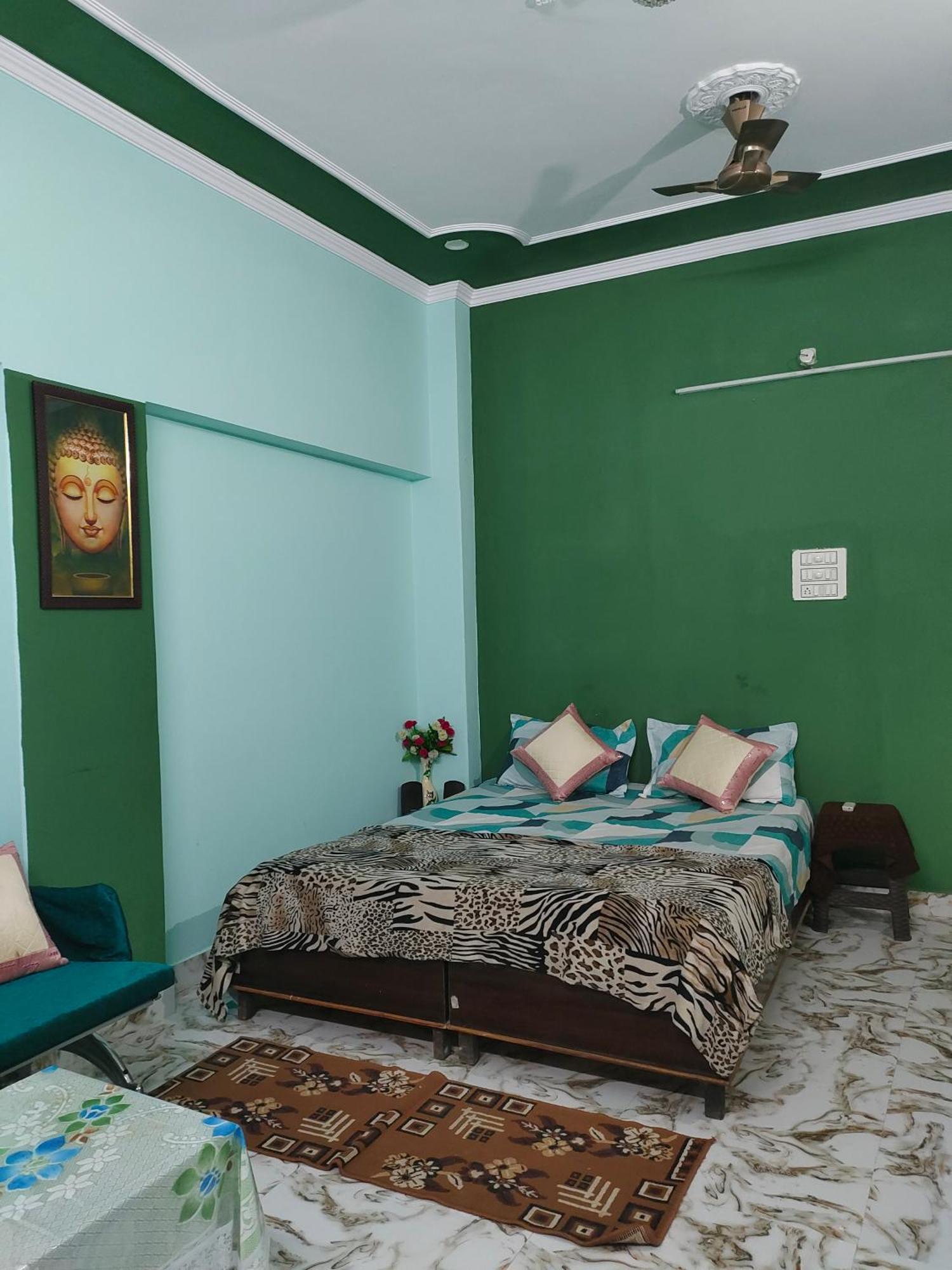 Banarasiya Homestay Close To Banaras Railway Station Varanasi Room photo