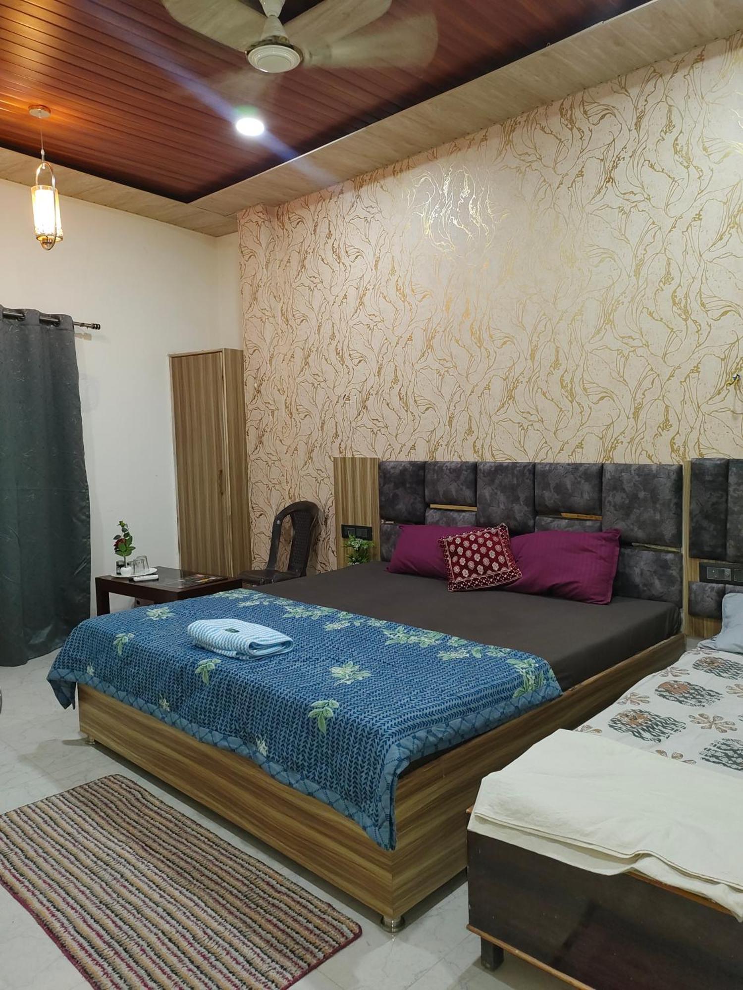 Banarasiya Homestay Close To Banaras Railway Station Varanasi Exterior photo