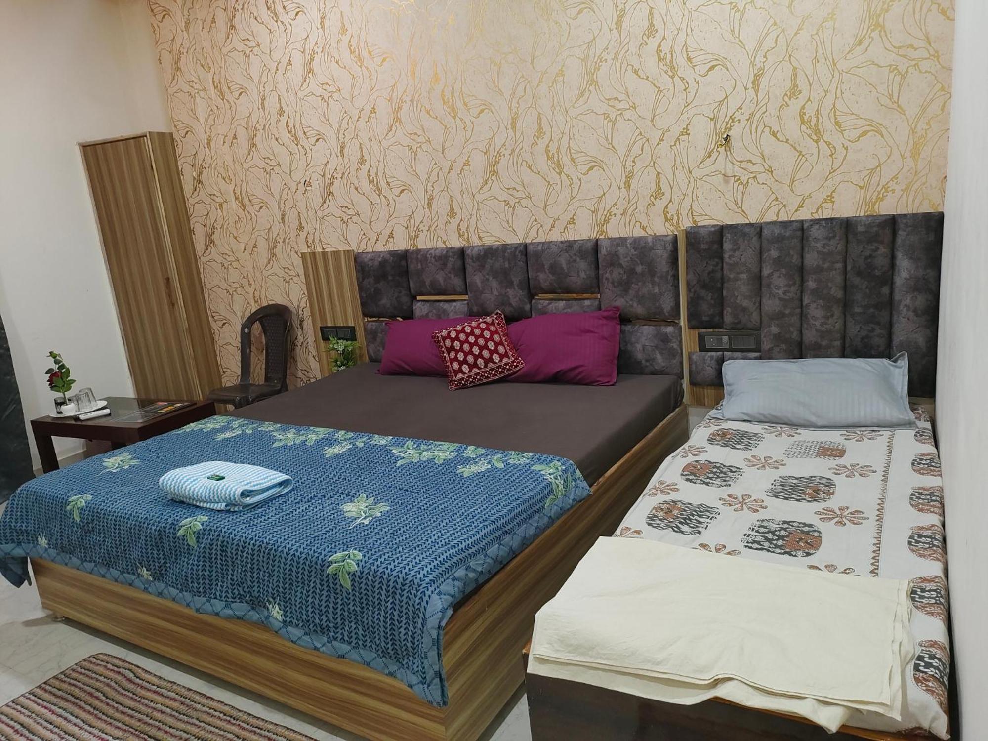 Banarasiya Homestay Close To Banaras Railway Station Varanasi Exterior photo